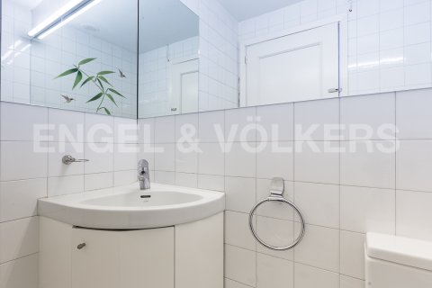 Сasa de 4 dormitorios en venta en Vallvidrera - el Tibidabo i les Planes, Barcelona, Cataluña, Spain № 2638 - foto 13