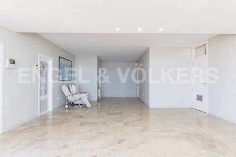Сasa de 4 dormitorios en venta en Vallvidrera - el Tibidabo i les Planes, Barcelona, Cataluña, Spain № 2638 - foto 15