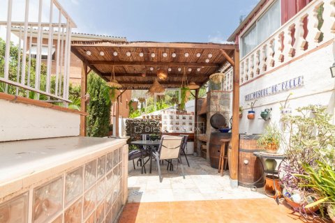 Купить виллу в Кастельдефельс, Испания с 7 спален, 336м², № 8866 - фото 5