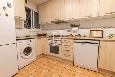 Купить виллу в Кастельдефельс, Испания с 7 спален, 336м², № 8866 - фото 13