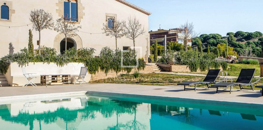 5 bedrooms villa for sale in Tiana, Barcelona, Catalonia, Spain № 7114