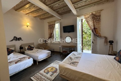 20 bedrooms commercial property for sale in El Masnou, Barcelona, Catalonia, Spain № 7112 - photo 7