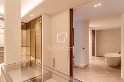 3 bedrooms apartment for sale in Barcelona, Catalonia, Spain № 7115 - photo 6