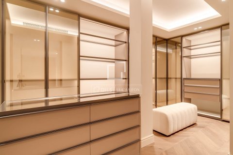 3 bedrooms apartment for sale in Barcelona, Catalonia, Spain № 7115 - photo 2