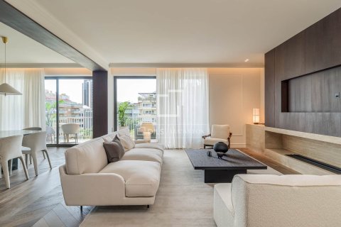 3 bedrooms apartment for sale in Barcelona, Catalonia, Spain № 7115