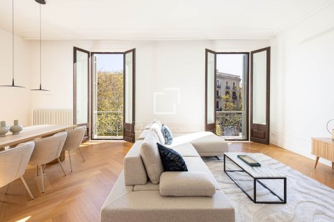 Apartamento de 3 dormitorios en alquiler en Barcelona, Cataluña, Spain № 7247