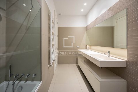 3 bedrooms apartment for rent in Barcelona, Catalonia, Spain № 7247 - photo 11
