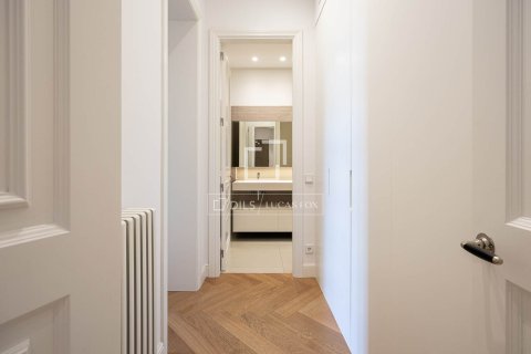3 bedrooms apartment for rent in Barcelona, Catalonia, Spain № 7247 - photo 14