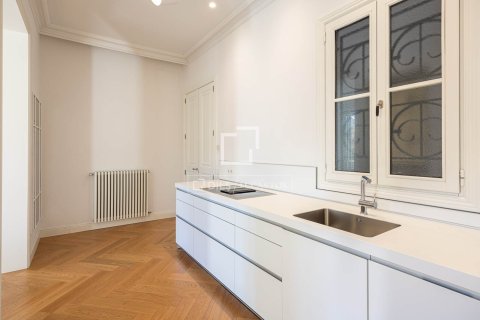 3 bedrooms apartment for rent in Barcelona, Catalonia, Spain № 7247 - photo 16