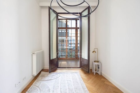 3 bedrooms apartment for rent in Barcelona, Catalonia, Spain № 7247 - photo 2