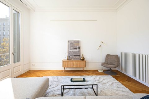 3 bedrooms apartment for rent in Barcelona, Catalonia, Spain № 7247 - photo 17