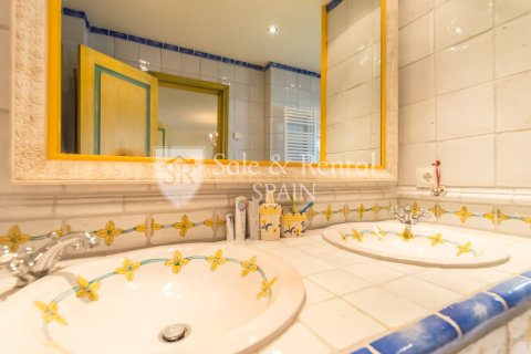Сasa de 5 dormitorios en venta en Lloret de Mar, Gerona, Cataluña, Spain № 6769 - foto 28