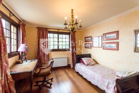 Сasa de 5 dormitorios en venta en Lloret de Mar, Gerona, Cataluña, Spain № 6769 - foto 17
