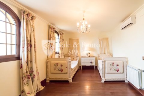Сasa de 5 dormitorios en venta en Lloret de Mar, Gerona, Cataluña, Spain № 6769 - foto 25