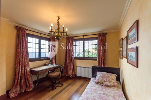 Сasa de 5 dormitorios en venta en Lloret de Mar, Gerona, Cataluña, Spain № 6769 - foto 19