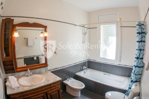 Сasa de 6 dormitorios en venta en Platja D'aro, Gerona, Cataluña, Spain № 6771 - foto 29