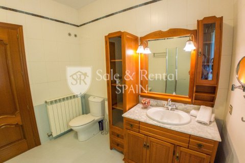 Сasa de 6 dormitorios en venta en Platja D'aro, Gerona, Cataluña, Spain № 6771 - foto 27