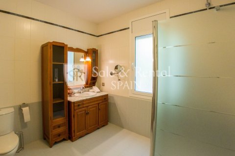 Сasa de 6 dormitorios en venta en Platja D'aro, Gerona, Cataluña, Spain № 6771 - foto 30