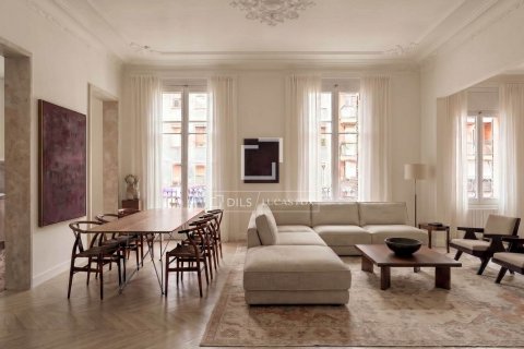 Apartamento de 4 dormitorios en venta en Barcelona, Cataluña, Spain № 8529