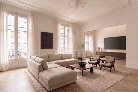 4 bedrooms apartment for sale in Barcelona, Catalonia, Spain № 8529 - photo 4