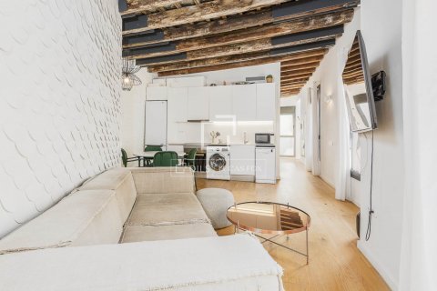 Apartamento de 2 dormitorios en venta en Barcelona, Cataluña, Spain № 8532 - foto 4