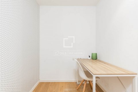 Apartamento de 2 dormitorios en venta en Barcelona, Cataluña, Spain № 8532 - foto 19