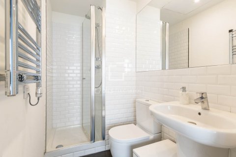 Apartamento de 2 dormitorios en venta en Barcelona, Cataluña, Spain № 8532 - foto 21