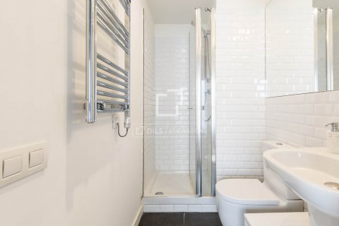 Apartamento de 2 dormitorios en venta en Barcelona, Cataluña, Spain № 8532 - foto 22