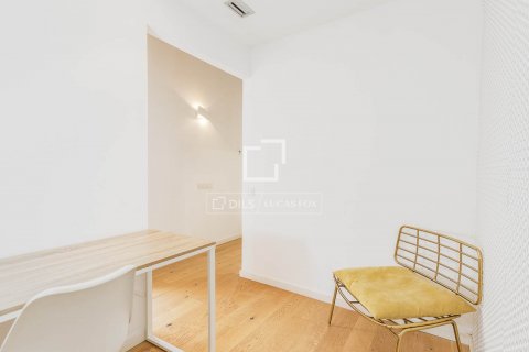 Apartamento de 2 dormitorios en venta en Barcelona, Cataluña, Spain № 8532 - foto 20