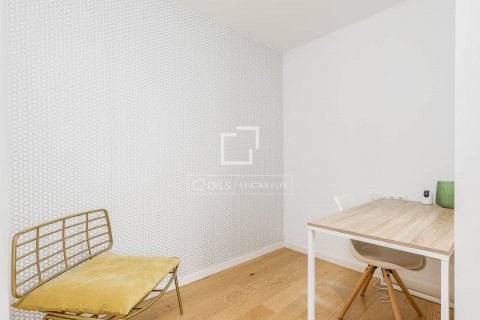 Apartamento de 2 dormitorios en venta en Barcelona, Cataluña, Spain № 8532 - foto 17