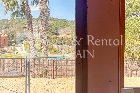 Сasa de 3 dormitorios en venta en Lloret de Mar, Gerona, Cataluña, Spain № 6667 - foto 28