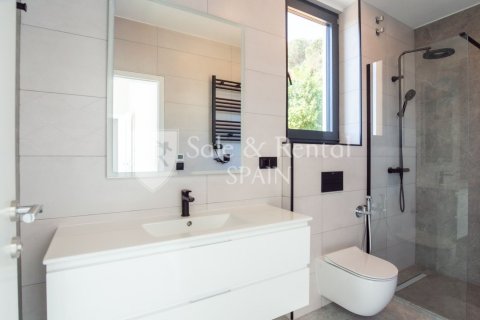 Сasa de 3 dormitorios en venta en Lloret de Mar, Gerona, Cataluña, Spain № 6666 - foto 28