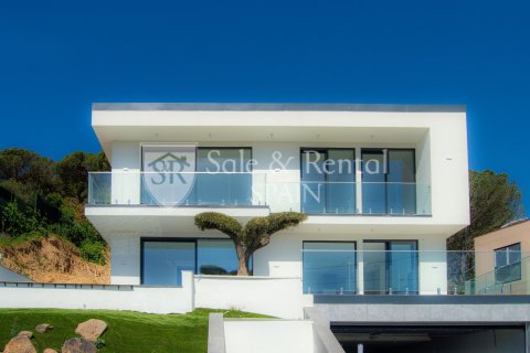 Сasa de 3 dormitorios en venta en Lloret de Mar, Gerona, Cataluña, Spain № 6666 - foto 30