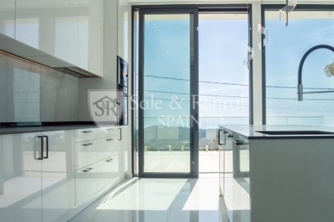 Сasa de 3 dormitorios en venta en Lloret de Mar, Gerona, Cataluña, Spain № 6666 - foto 12