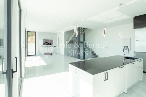 Сasa de 3 dormitorios en venta en Lloret de Mar, Gerona, Cataluña, Spain № 6666 - foto 13