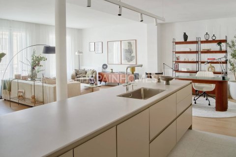 Ático de 3 dormitorios en venta en Barcelona, Cataluña, Spain № 1299 - foto 7