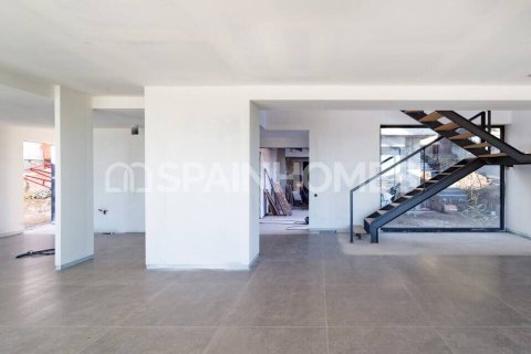 Villa de 5 dormitorios en venta en Barcelona, Cataluña, Spain № 1302 - foto 11
