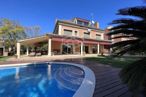 Villa de 4 dormitorios en venta en Barcelona, Cataluña, Spain № 1300 - foto 2