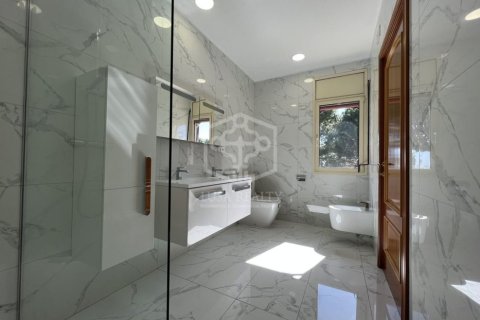 Villa de 4 dormitorios en venta en Barcelona, Cataluña, Spain № 1300 - foto 28