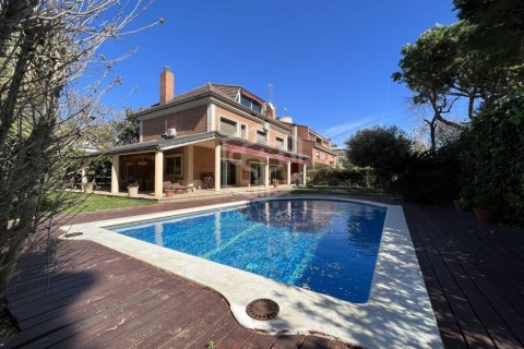 Villa de 4 dormitorios en venta en Barcelona, Cataluña, Spain № 1300