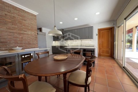 Villa de 4 dormitorios en venta en Barcelona, Cataluña, Spain № 1300 - foto 11