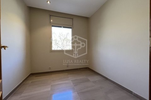 Villa de 4 dormitorios en venta en Barcelona, Cataluña, Spain № 1300 - foto 20