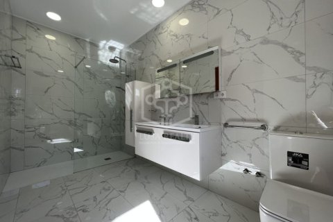 Villa de 4 dormitorios en venta en Barcelona, Cataluña, Spain № 1300 - foto 27