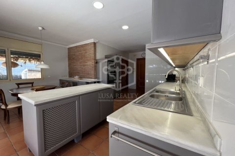 Villa de 4 dormitorios en venta en Barcelona, Cataluña, Spain № 1300 - foto 8