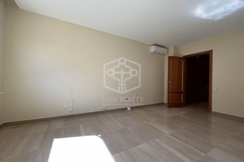 Villa de 4 dormitorios en venta en Barcelona, Cataluña, Spain № 1300 - foto 29