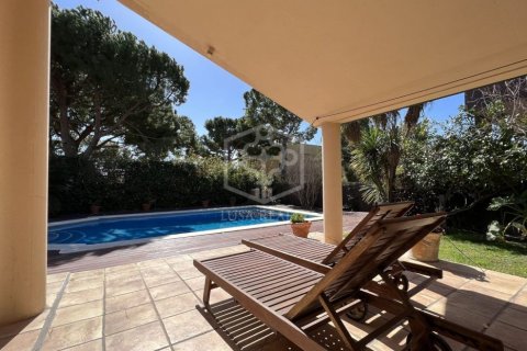 Villa de 4 dormitorios en venta en Barcelona, Cataluña, Spain № 1300 - foto 4