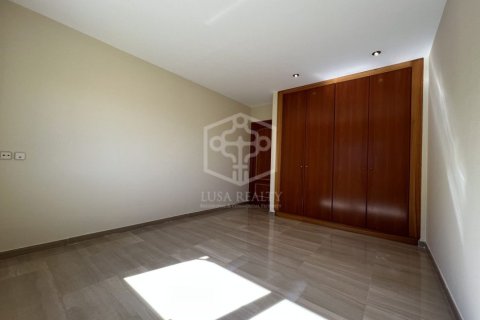 Villa de 4 dormitorios en venta en Barcelona, Cataluña, Spain № 1300 - foto 24
