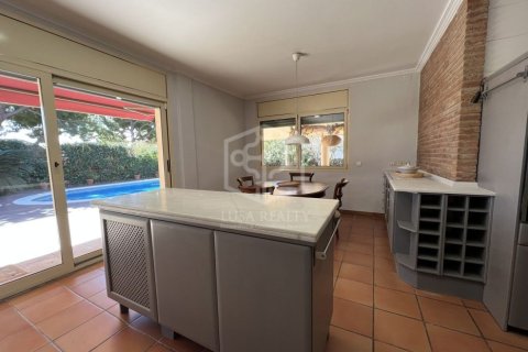 Villa de 4 dormitorios en venta en Barcelona, Cataluña, Spain № 1300 - foto 9
