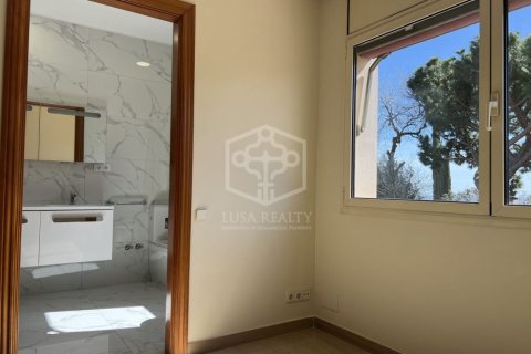 Villa de 4 dormitorios en venta en Barcelona, Cataluña, Spain № 1300 - foto 26