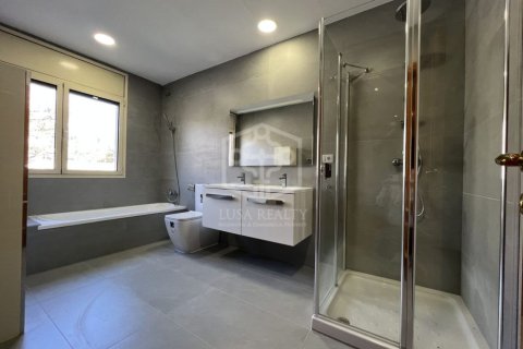 Villa de 4 dormitorios en venta en Barcelona, Cataluña, Spain № 1300 - foto 21